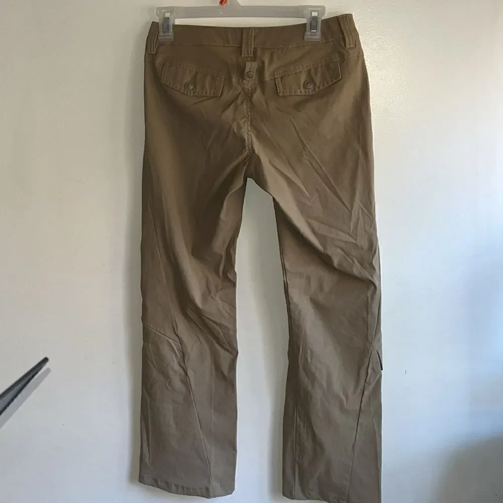 EXCELLENT CONDITION WOMEN’S SIZE 2 ATHLETA LOW RISE DIPPER CARGO BOOTCUT PANTS